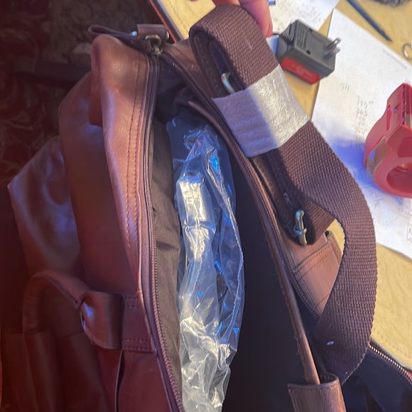 NWOT LARGE WEEKENDER SATCHEL RUGID SLIGHT DISTRESSED BROWN SMOOTH COWHIDE - Picture 6 of 9